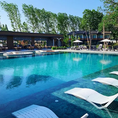 Parmos Hotel *