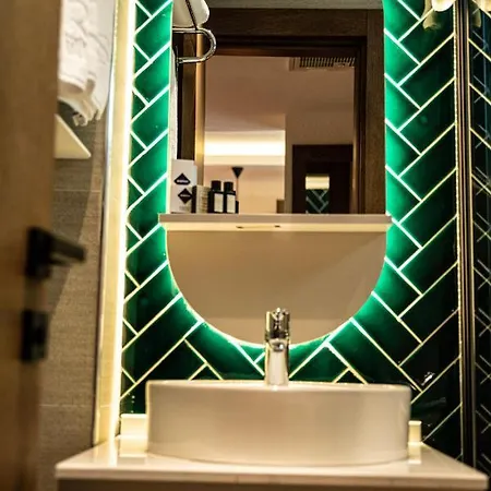 Parmos Hotel *