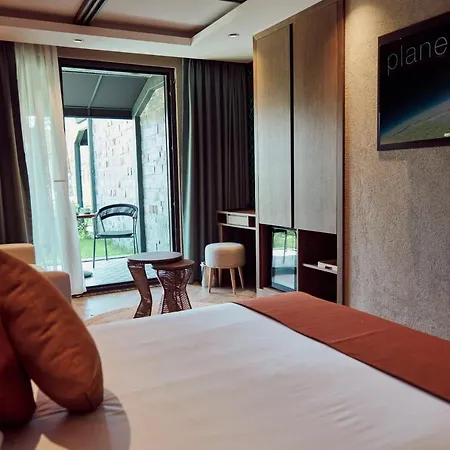 Parmos Hotel *