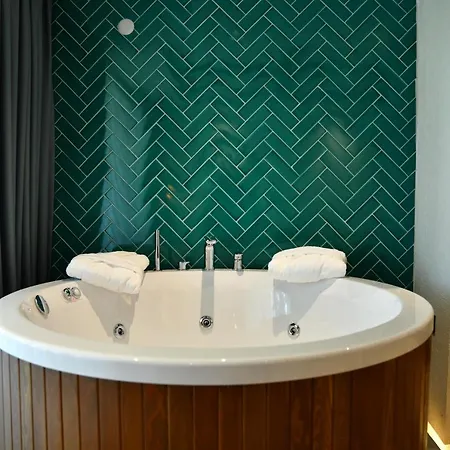 Parmos Hotel *