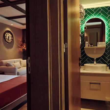 Parmos Hotel *